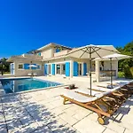 Villa Mare Blue By Istrialux Pifari